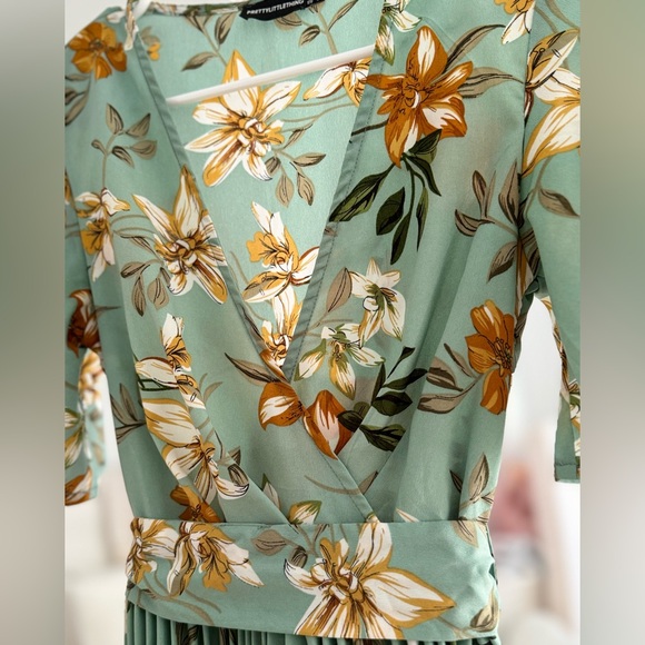 Floral Green Pleated Dress - Picture 6 of 7